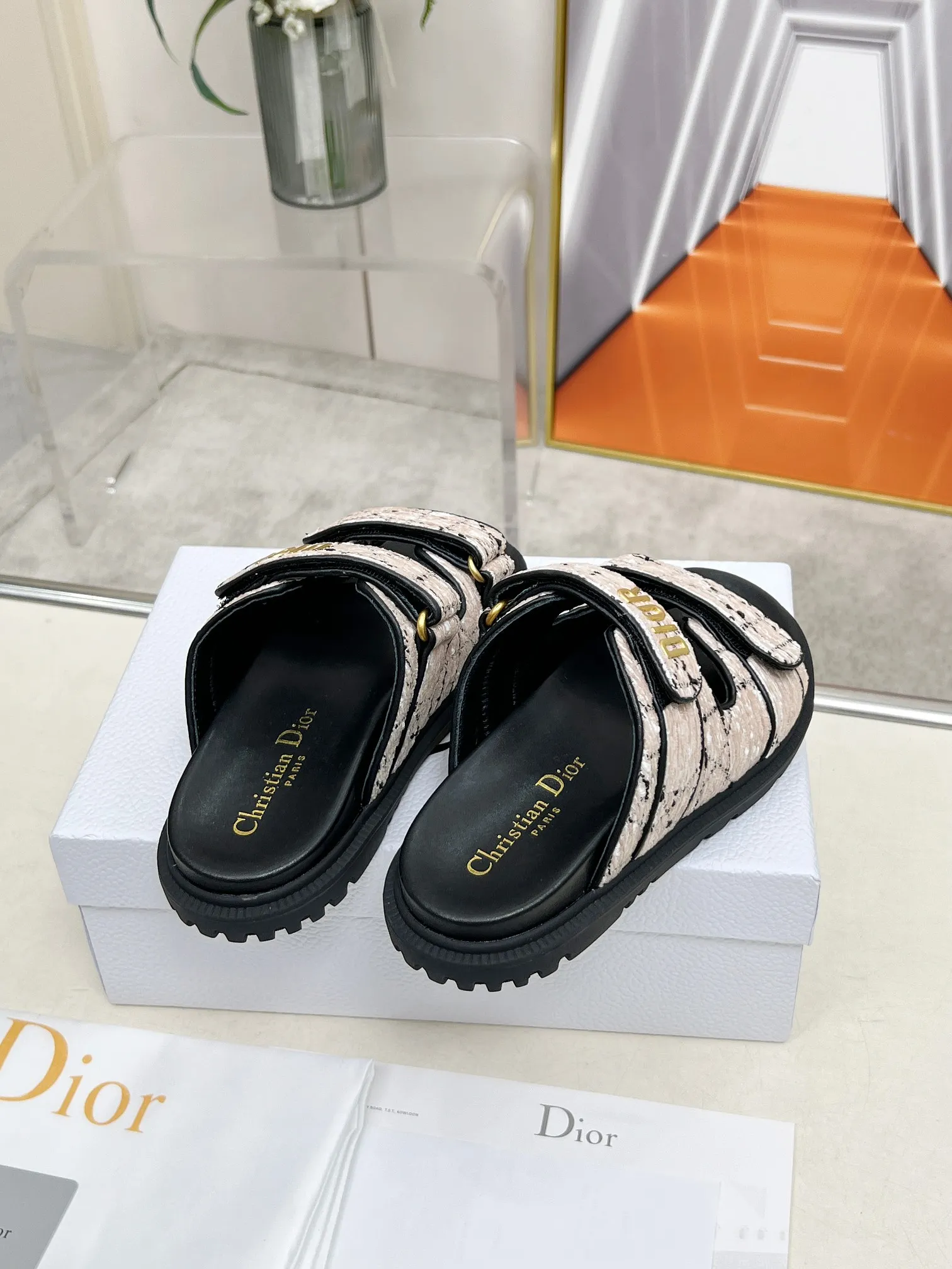 👟👟Ex-factory price 480👟👟Dior👏👏New classic style. 🔥Purchasing-level qualityThick-soled slippers popular in foreign counters. Upper➕Inner: original customized material, original mold opening of sole 1.1 (lightweight, code number 35-40 (41/42 can be customized)